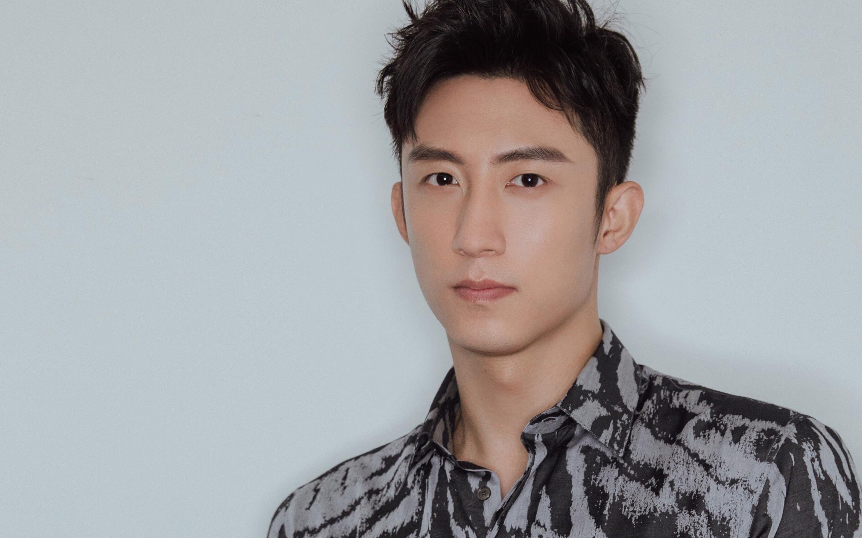 “策略高手：幕后布控的智谋比拼”