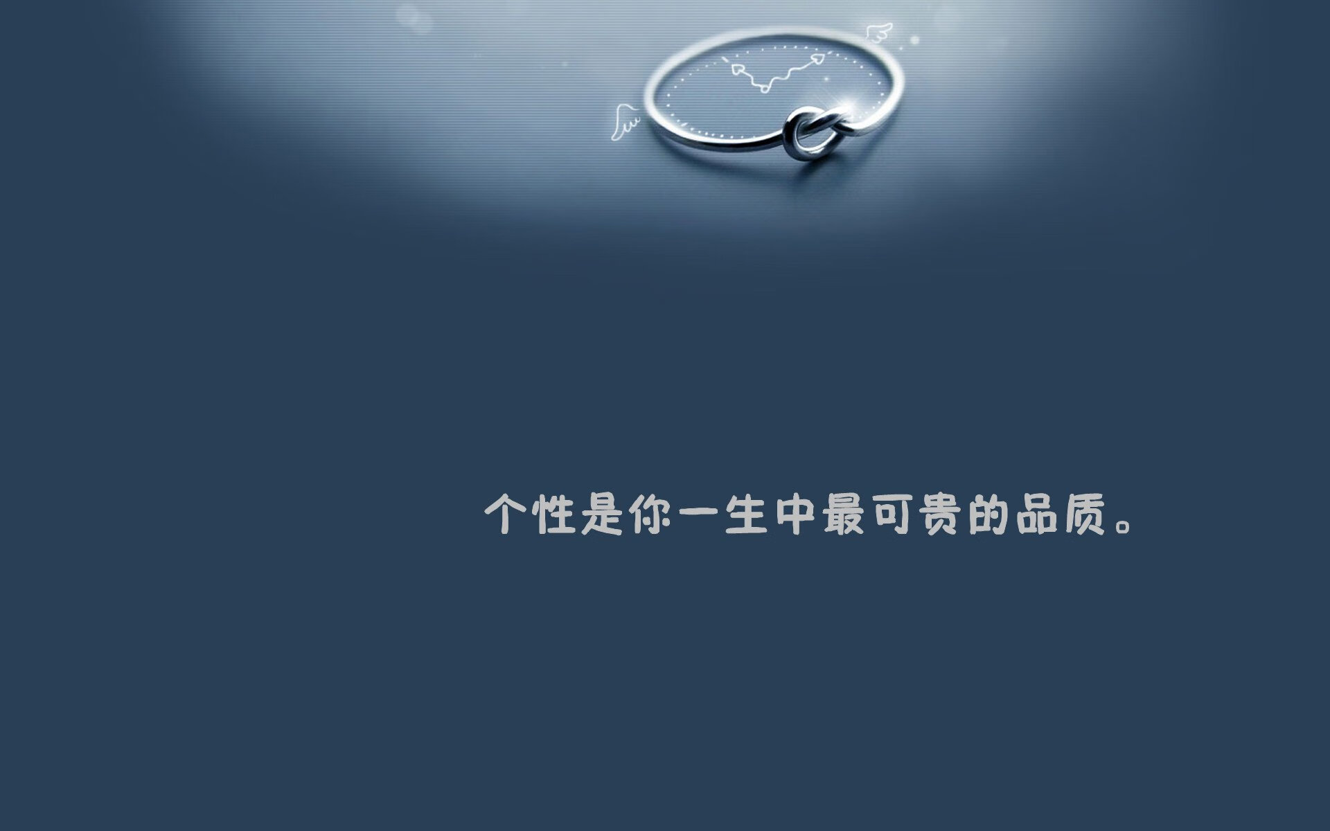 意大利马术队在2024年欧洲三项赛锦标赛中以“Team Spirit”马匹获得团体银牌，展现强大实力。