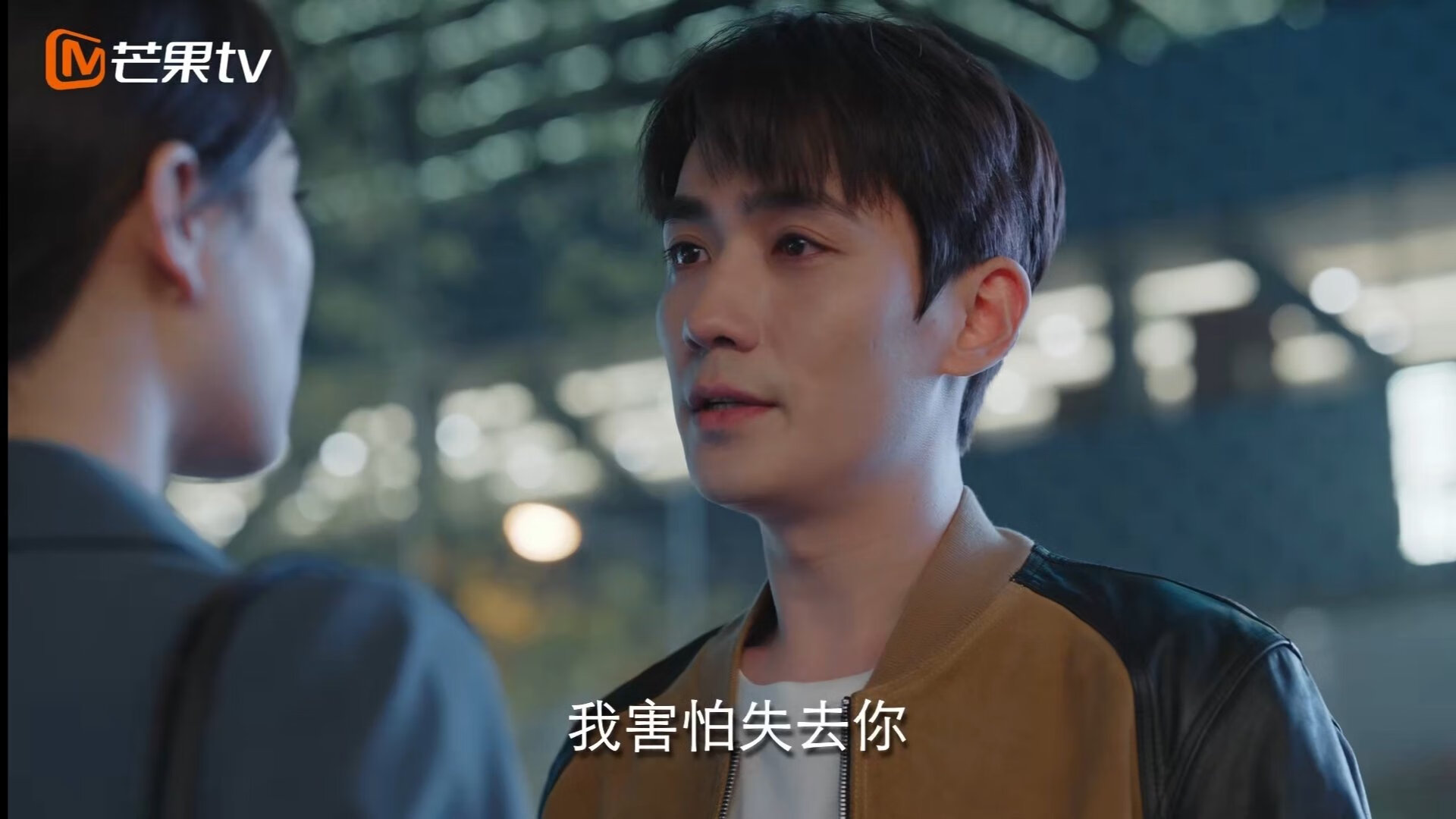 球迷对赛事关注度提升，热情高涨，球迷对球队和运动的重要性是什么